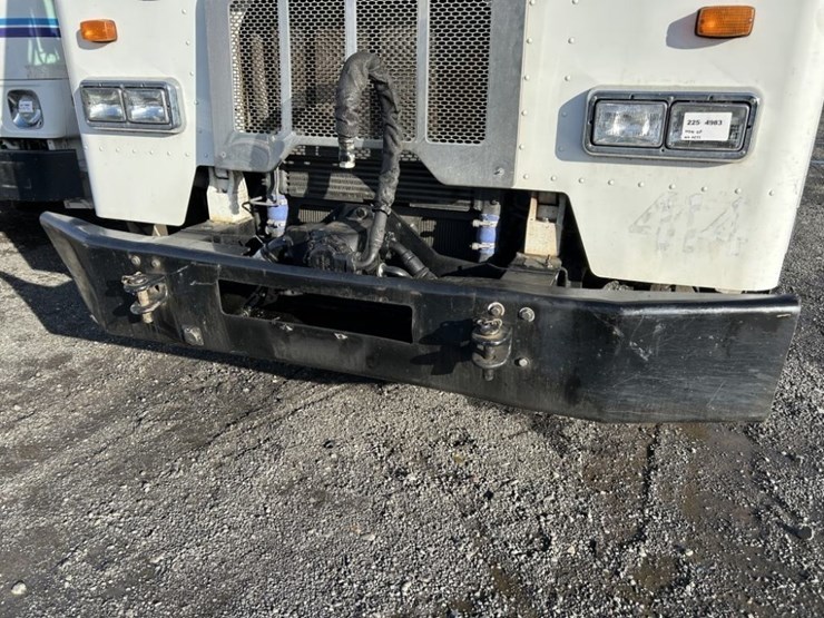 2012-peterbilt-320-image-26