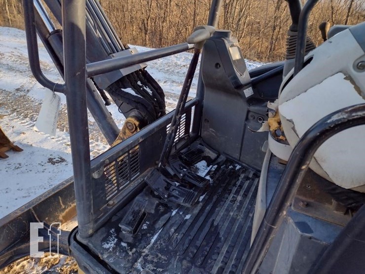 2013-deere-35d-image-11