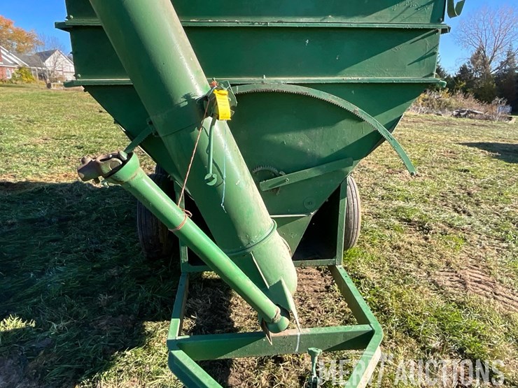 tandem-axle-2-compartment-feed-wagon-image-11
