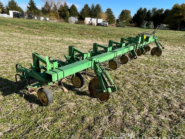 john-deere-8-image-7