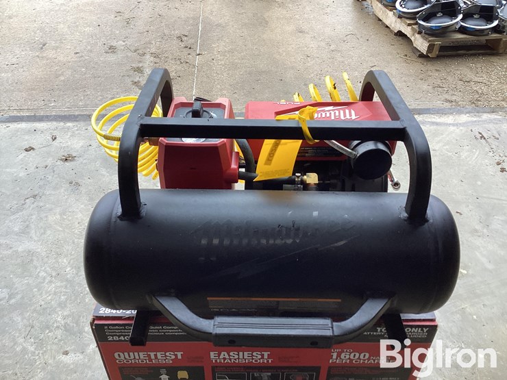 milwaukee-m18-air-compressor-image-13