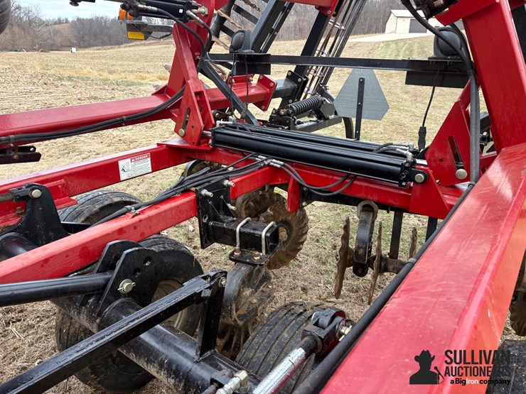 2012-case-ih-330-image-15
