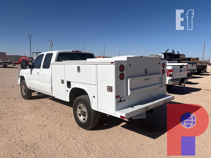 2004-chevrolet-silverado-2500hd-image-5