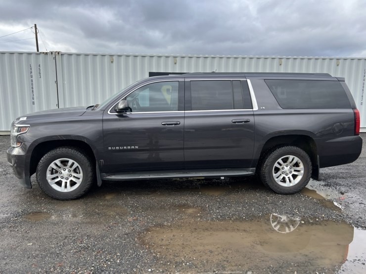 2016-chevrolet-suburban-image-7
