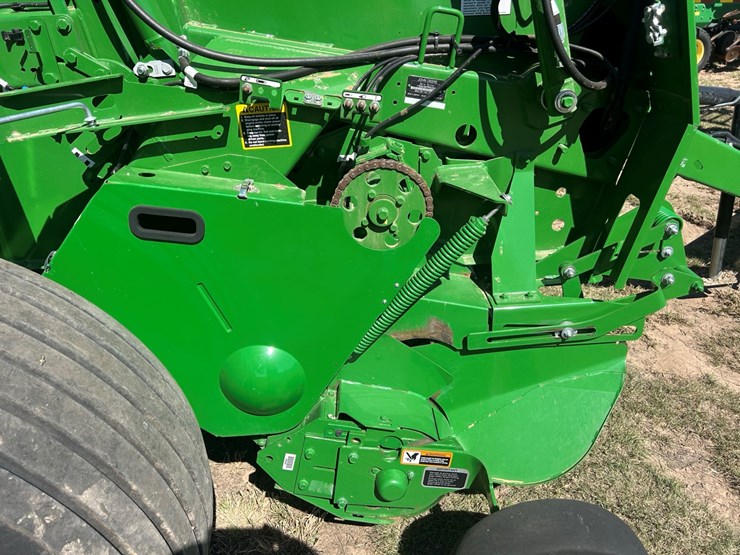 2024-john-deere-561m-image-10
