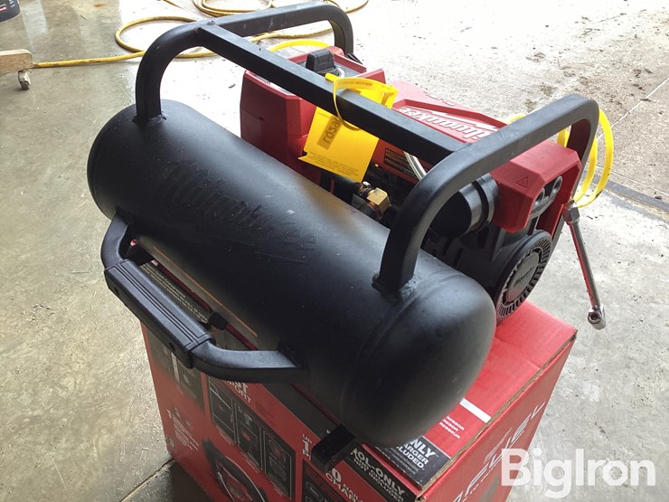 milwaukee-m18-air-compressor-image-14