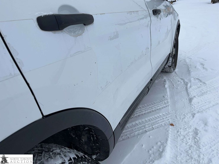 2015-ford-explorer-image-37