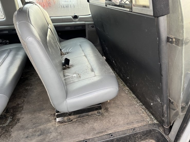 2011-ford-e350-image-17