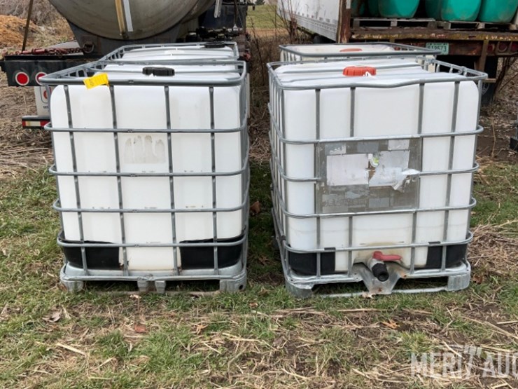 (4)-250-gallon-poly-totes-image-1