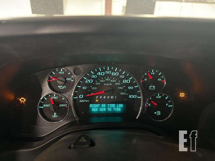 2017-chevrolet-express-2500-image-11