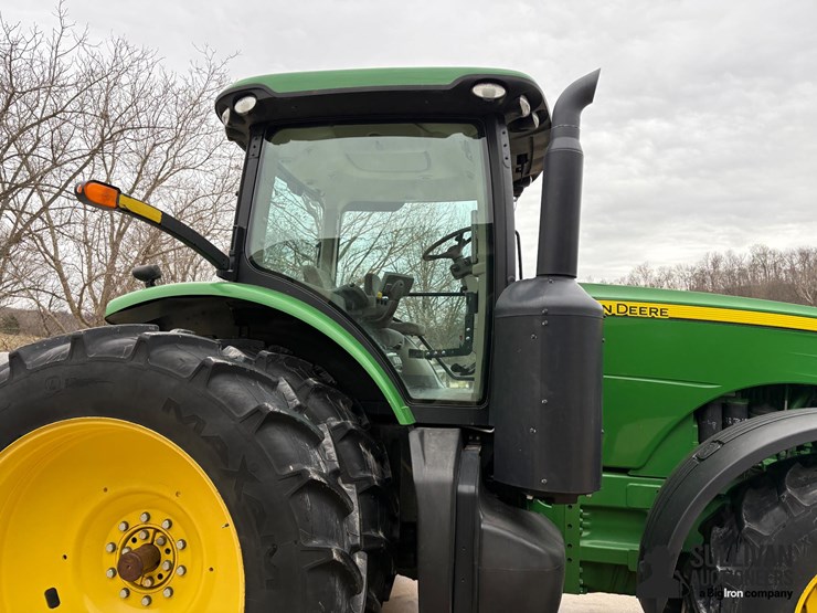 2011-john-deere-8260r-image-12