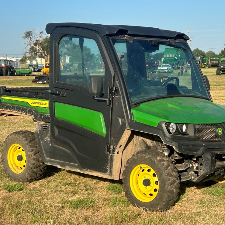 #26 • John Deere XUV 865M