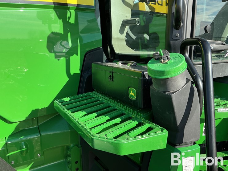 2024-john-deere-8r-370-image-11