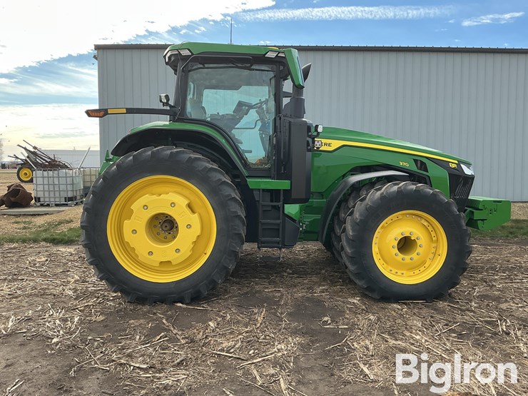 2024-john-deere-8r-370-image-4