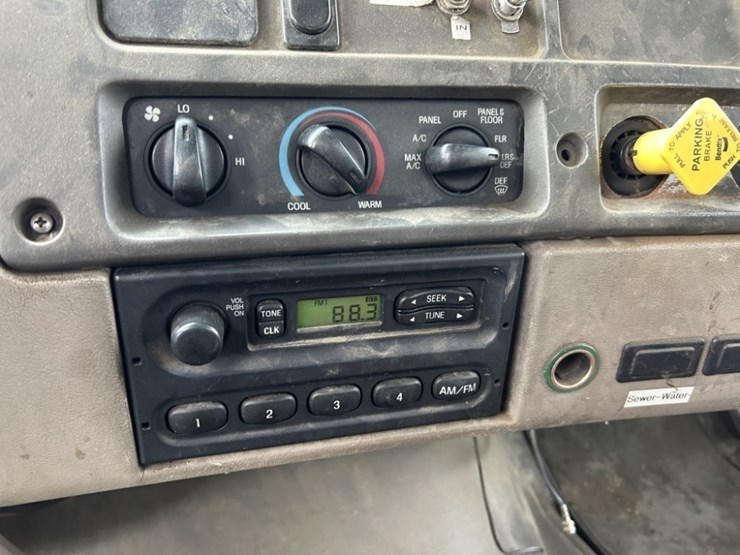 2002-sterling-l7500-image-24