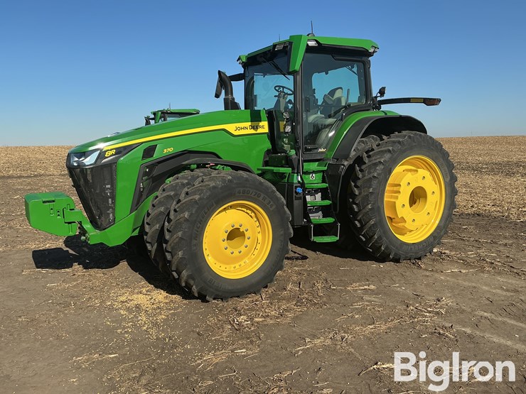 2024-john-deere-8r-370-image-1