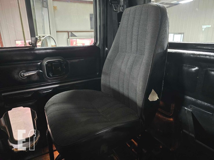 2000-mack-ch613-image-33