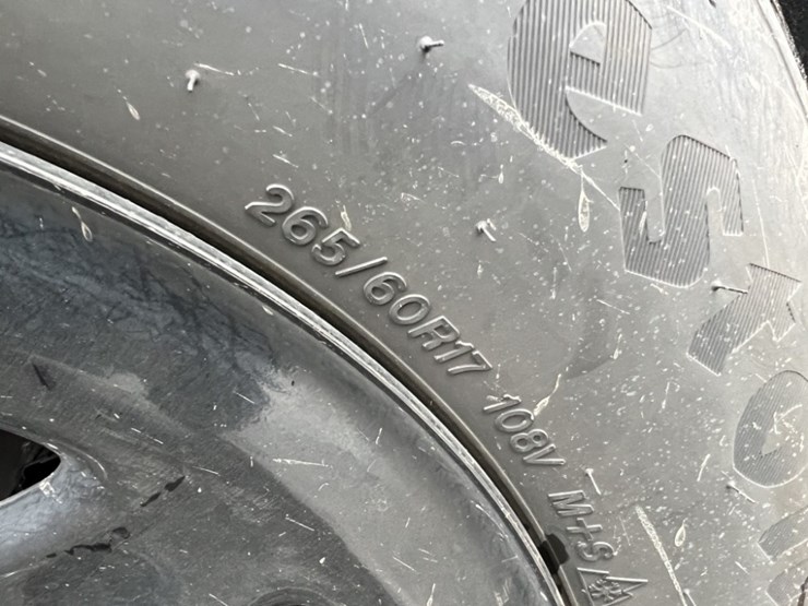 2017-chevrolet-tahoe-image-16