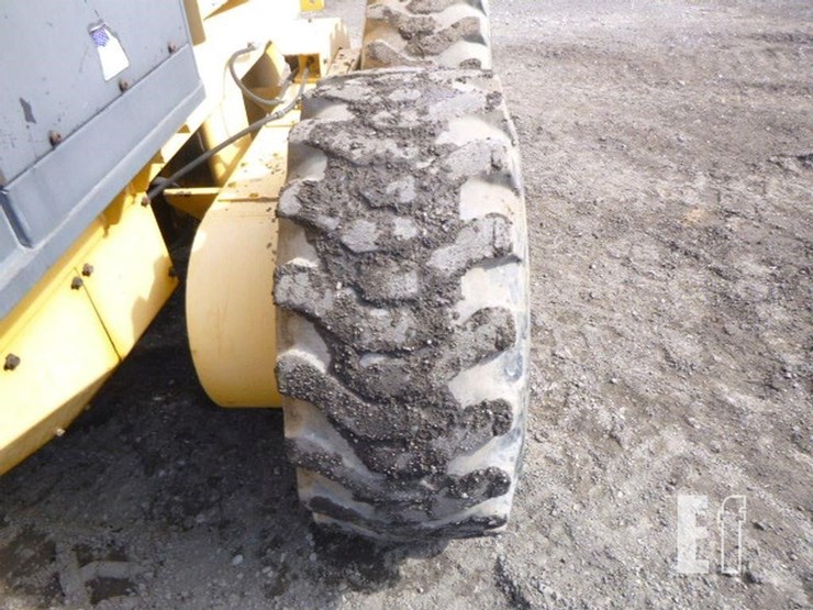 2004-volvo-g86-image-22