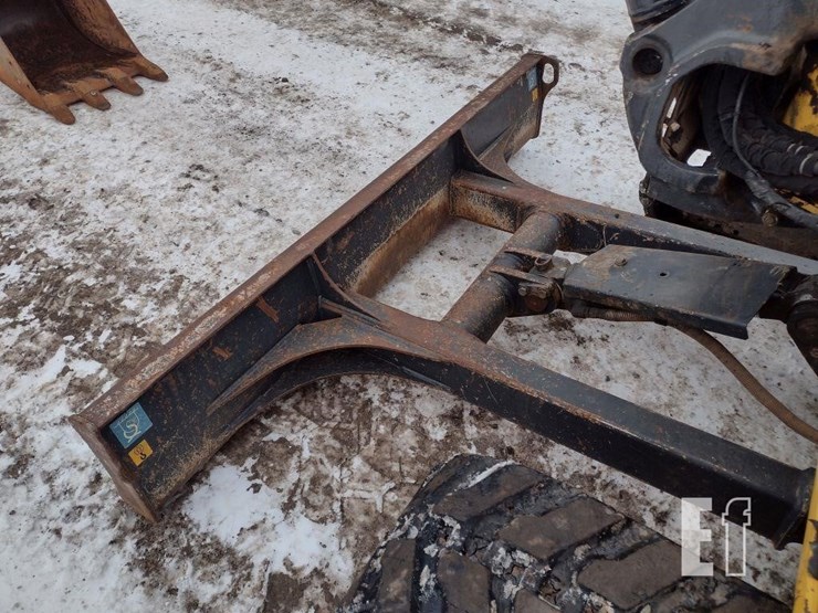 2016-deere-35g-image-24