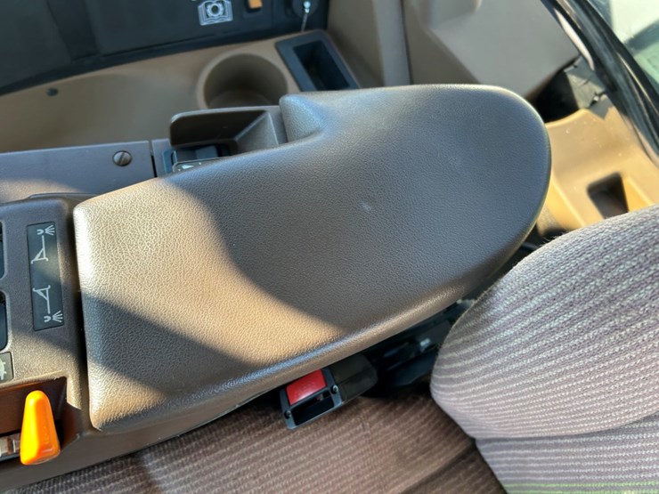 2013-john-deere-4940-image-48