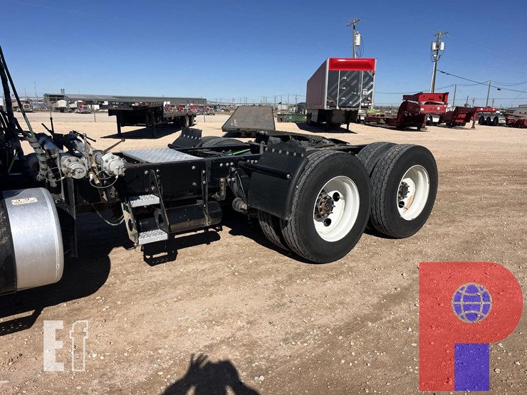 2021-freightliner-coronado-122-sd-image-2