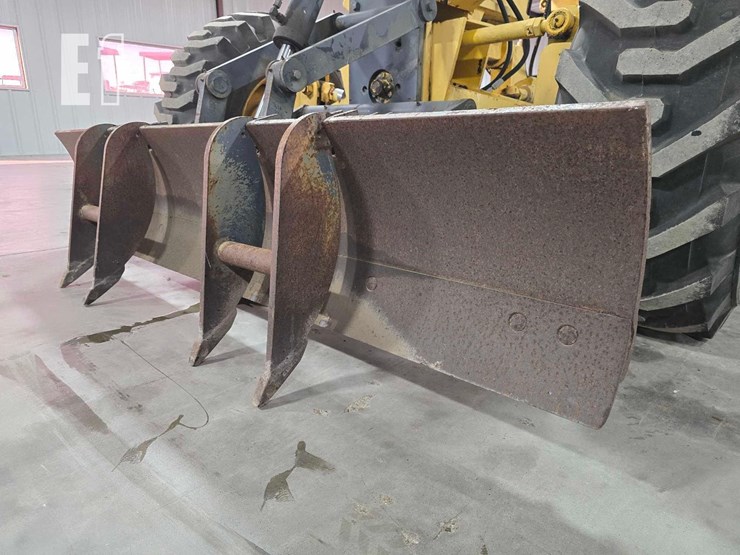 2004-volvo-g60-image-9