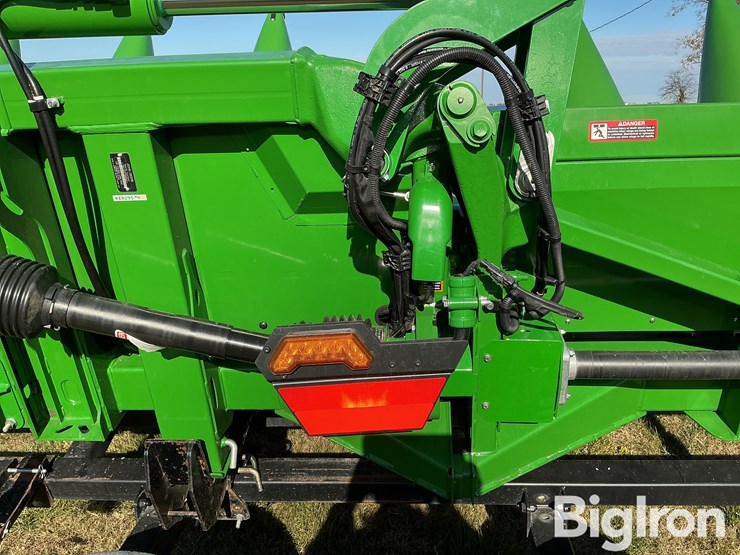 2024-john-deere-c12f-image-14