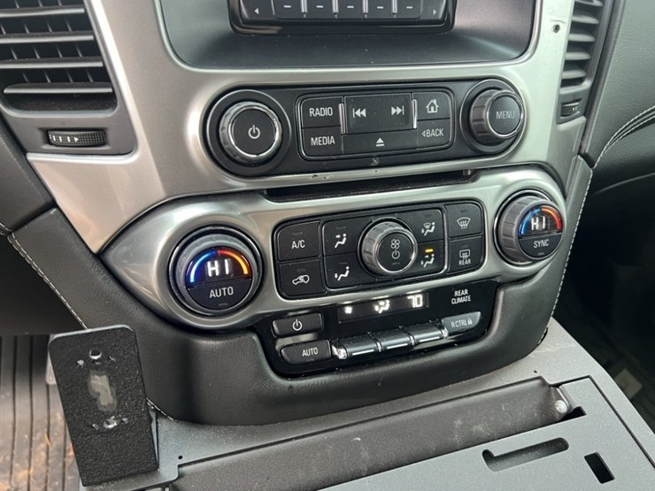 2016-chevrolet-tahoe-image-31