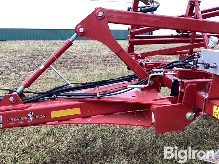 2023-case-ih-255-image-17