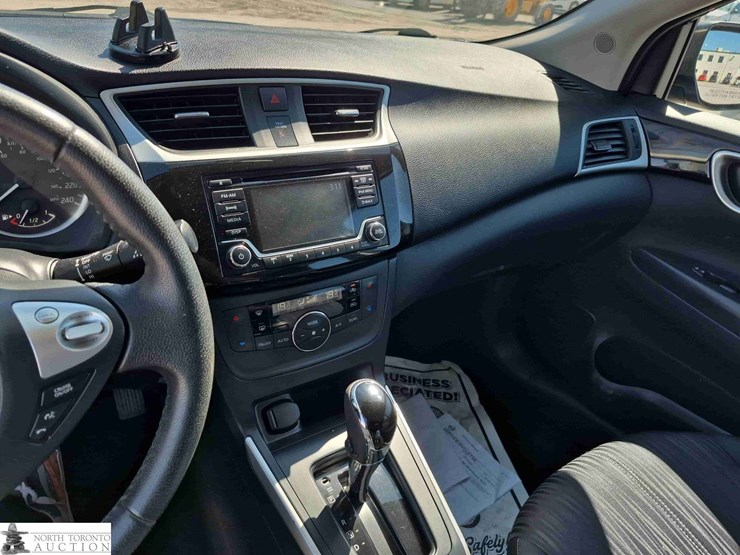 2018-nissan-sentra-sv-4dr-sedan-image-13