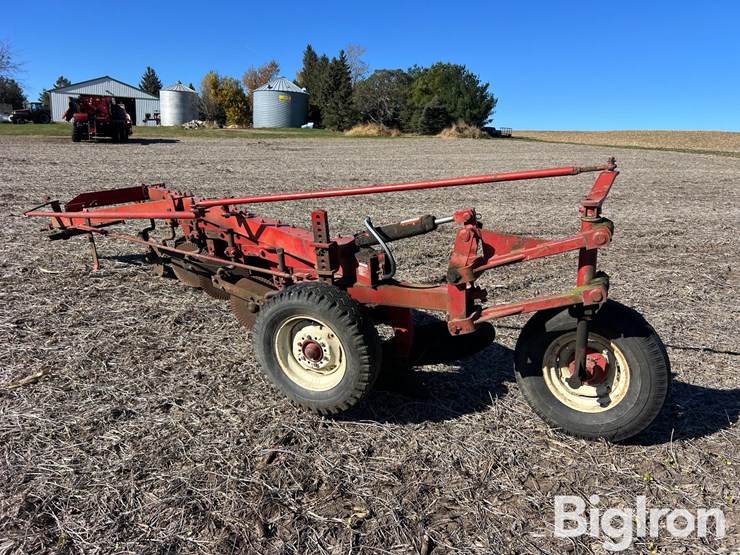 international-710-image-6