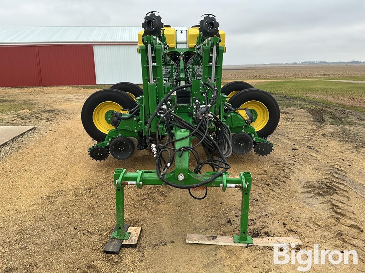 2025-john-deere-1775nt-image-2