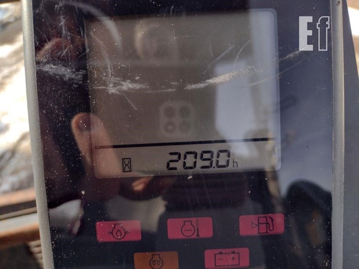 2013-deere-35d-image-6