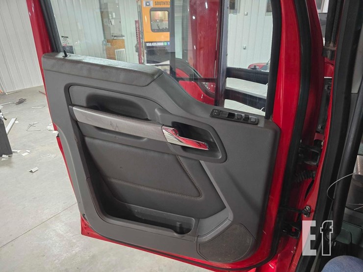 2015-kenworth-t680-image-22