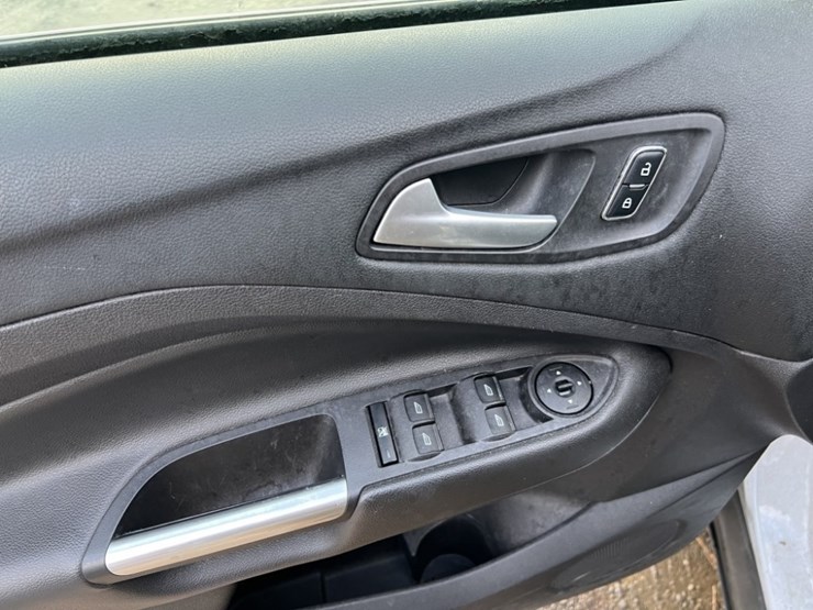 2013-ford-escape-se-image-24