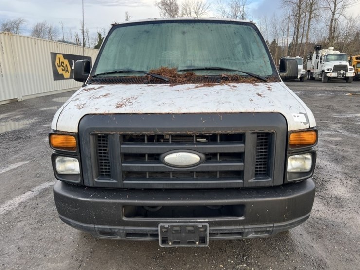 2011-ford-e350-image-8