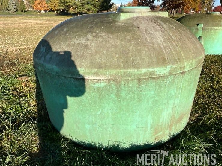 green-1100-gallon-poly-tank-image-8