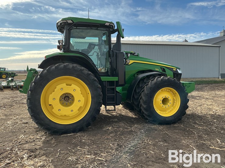 2024-john-deere-8r-370-image-4