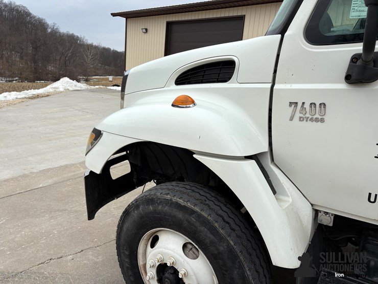 2004-international-7400-image-11