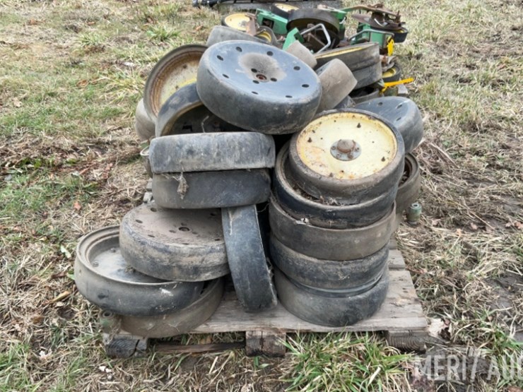 assortment-of-planter-wheels-image-4