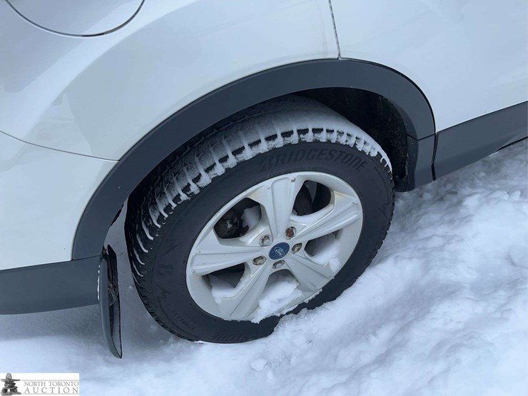 2013-ford-escape-se-image-8