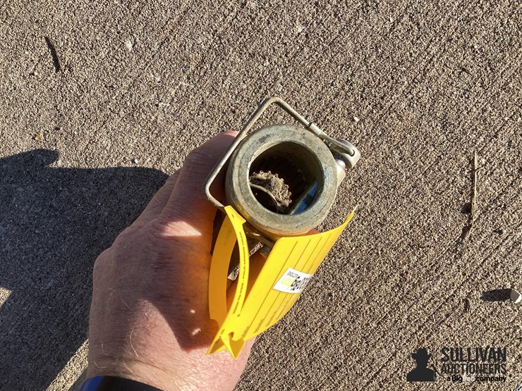 shur-lok-roll-tarp-handle-image-12