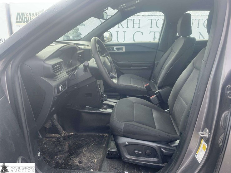 2020-ford-explorer-image-13