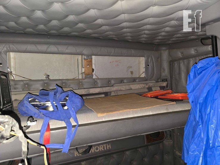 2016-kenworth-t2000-image-16