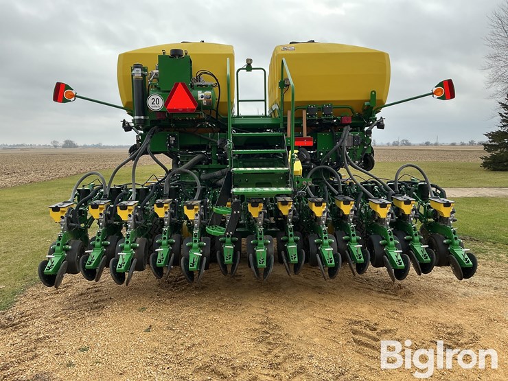 2025-john-deere-db60-image-6