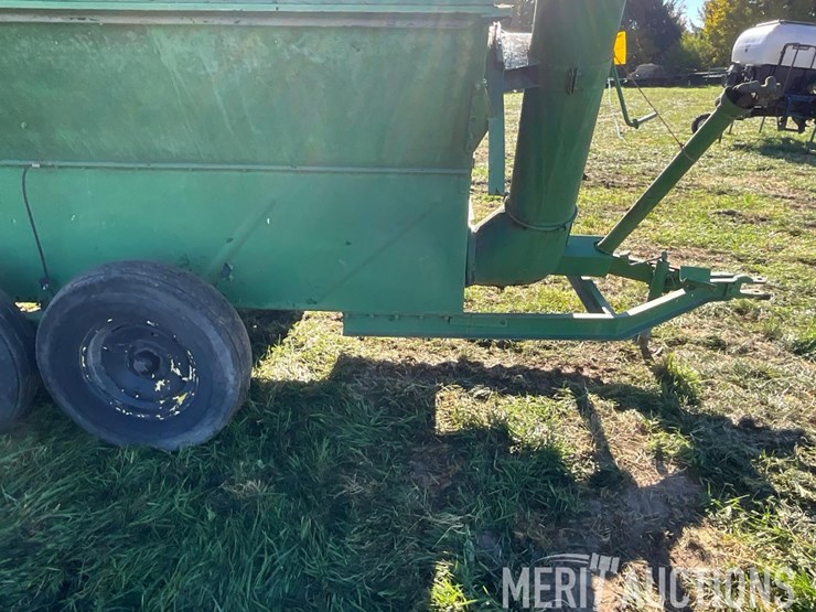 tandem-axle-2-compartment-feed-wagon-image-36