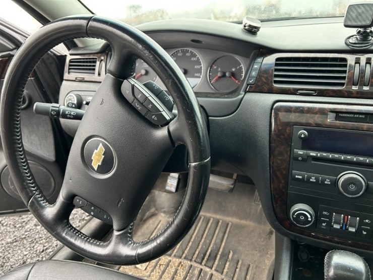 2013-chevrolet-impala-ltz-sedan-image-17
