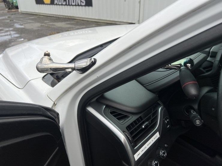 2016-chevrolet-tahoe-image-27