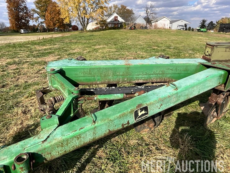john-deere-2810-image-12